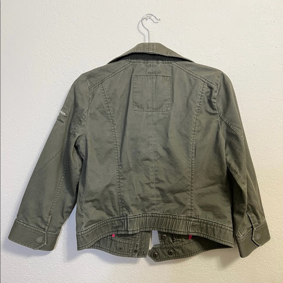 Abercrombie & Fitch | Utility Cargo Army Cropped Outerwear Jacket - Picture 6 of 8
